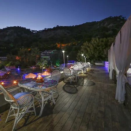 Morina Deluxe מלון