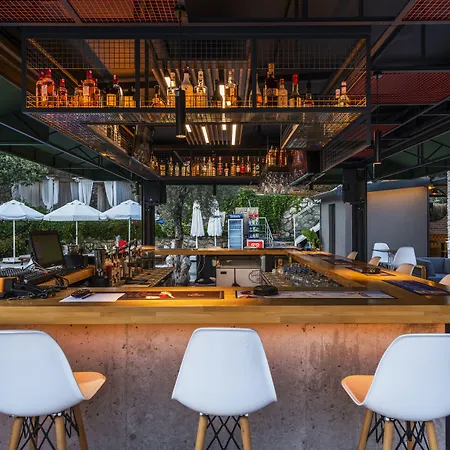 מלון Morina Deluxe 3*