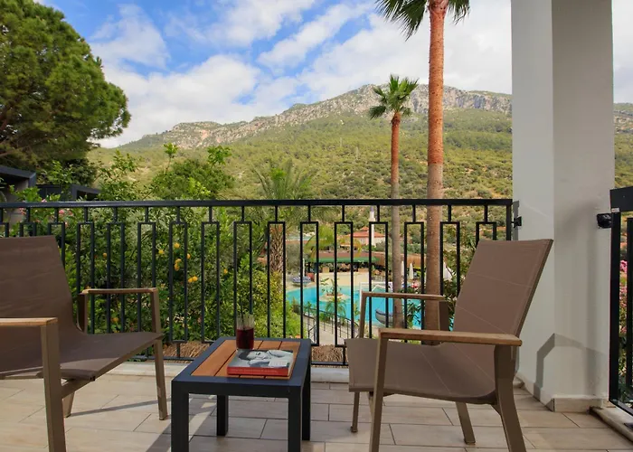 Morina Deluxe Hotel 3*