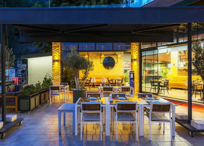 Hotel Morina Deluxe 3*